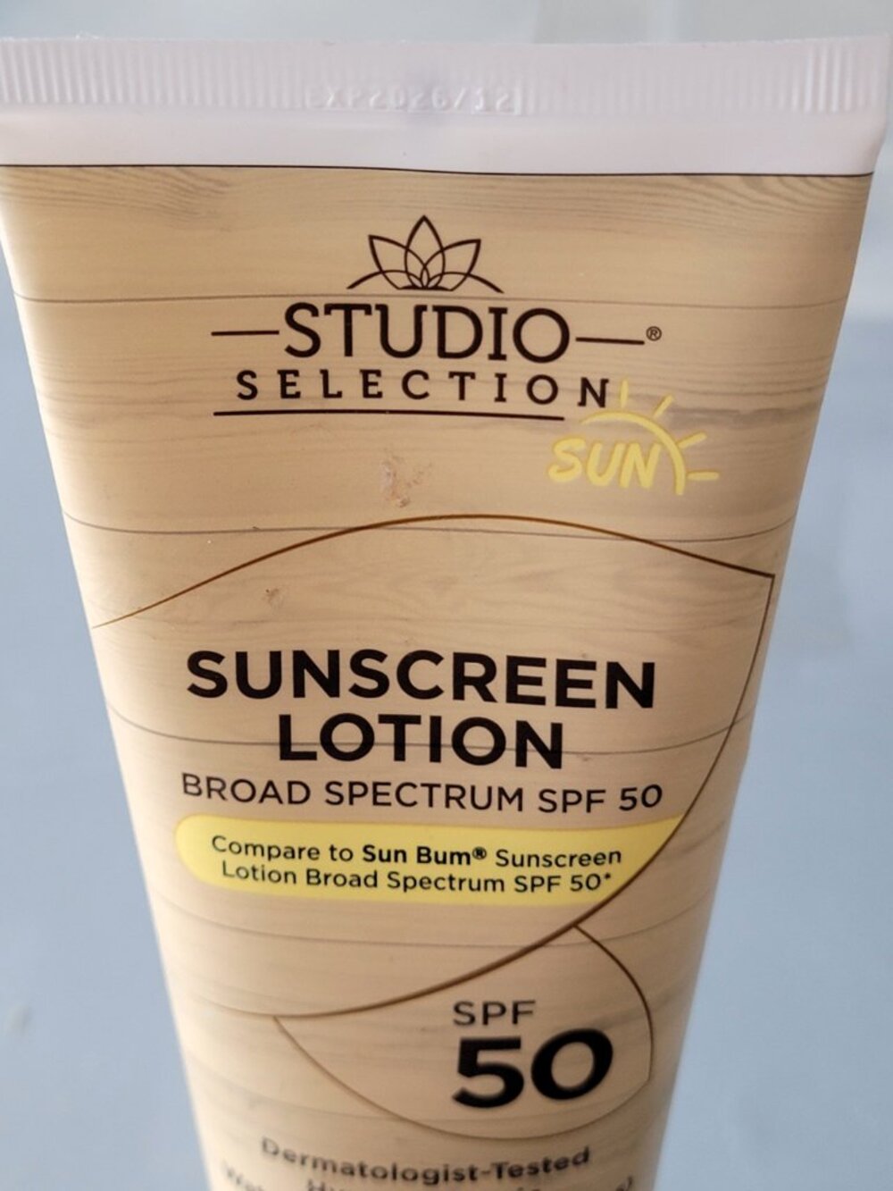 Studio Selection Sun Sunscreen Lotion SPF 50 Banana Scent 6oz Exp 12/26